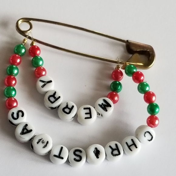 Handmade Merry Christmas brooch beaded letters safety pin red green - Picture 11 of 11